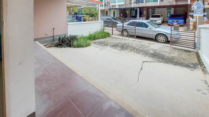 *****ทาวน์เฮ้าส์มือสองย่านปทุมธานี ม.ฮาบิทาวน์ โฟลด์ ติวานนท์-แจ้งวัฒนะ เนื้อที่กว้างขวางถึง 27 ตร.ว. ฟังก์ชัน 3 ห้องนอน 2 ห้องน้ำ 2 ที่จอดรถ บ้านดี ทำเลโดน แถมฟรี! 2 เครื่องปรับอากาศ ใกล้รถไฟฟ้าในอนาคตสายสีชมพู "สถานีแยกปากเกร็ด" และทางด่วน "ศรีสมาน" ในราคาสุดคุ้ม!